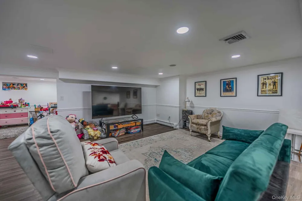 20 Astro Place Dix Hills, NY 11746