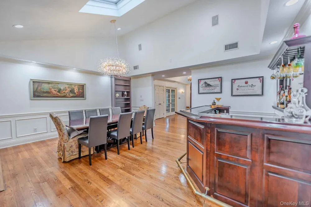 20 Astro Place Dix Hills, NY 11746