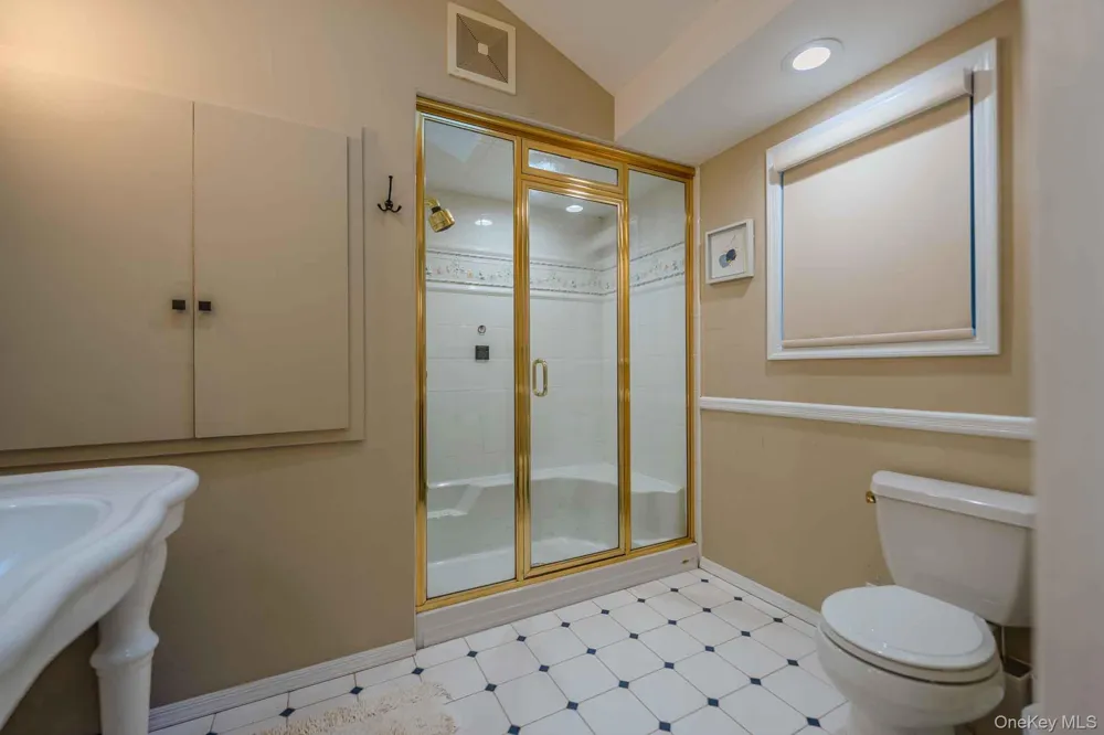 20 Astro Place Dix Hills, NY 11746