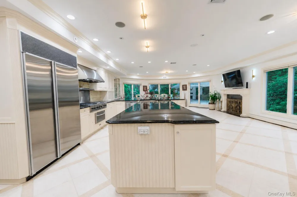 20 Astro Place Dix Hills, NY 11746
