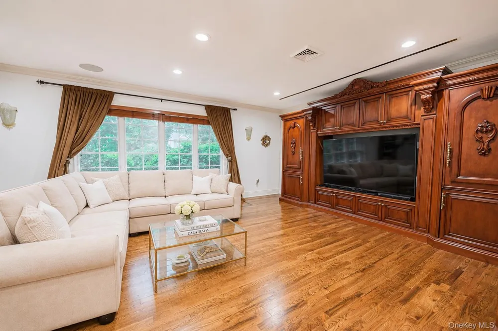 20 Astro Place Dix Hills, NY 11746