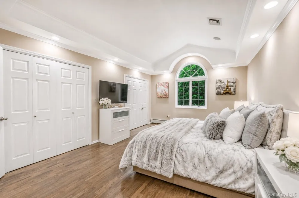 20 Astro Place Dix Hills, NY 11746