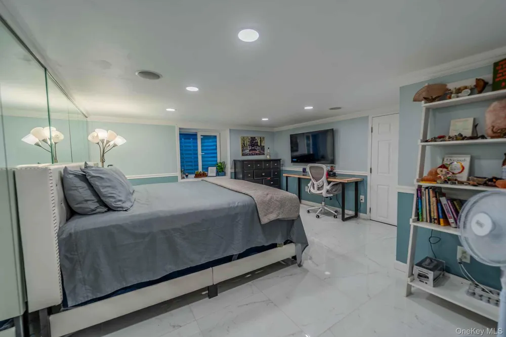 20 Astro Place Dix Hills, NY 11746