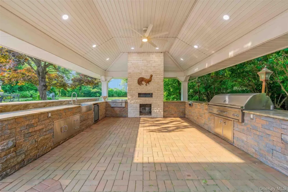 20 Astro Place Dix Hills, NY 11746