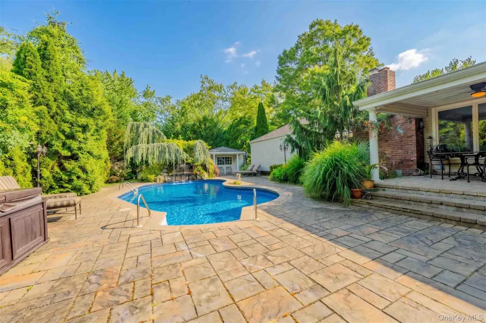 20 Astro Place Dix Hills, NY 11746