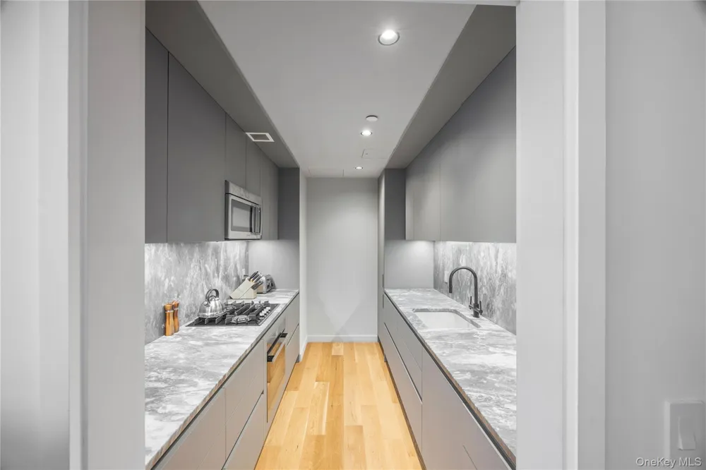 547 W 47th Street #509 New York (Manhattan), NY 10036