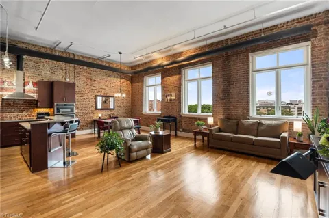 1 W 5th Street #207