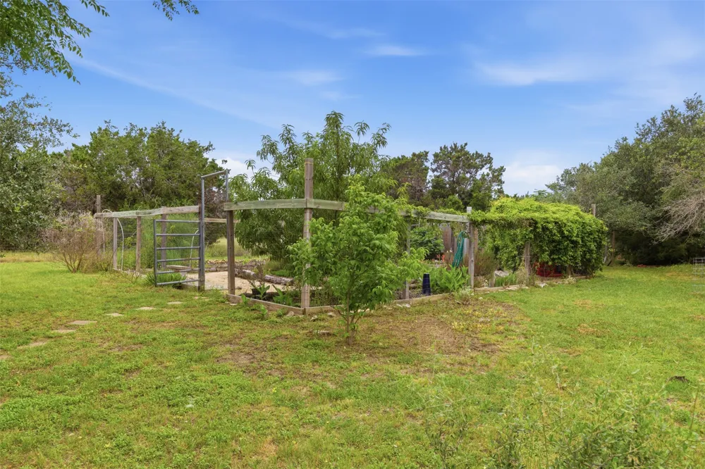 7020 CR 211 Florence, TX 76527