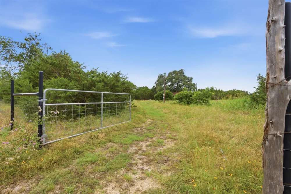 7020 CR 211 Florence, TX 76527
