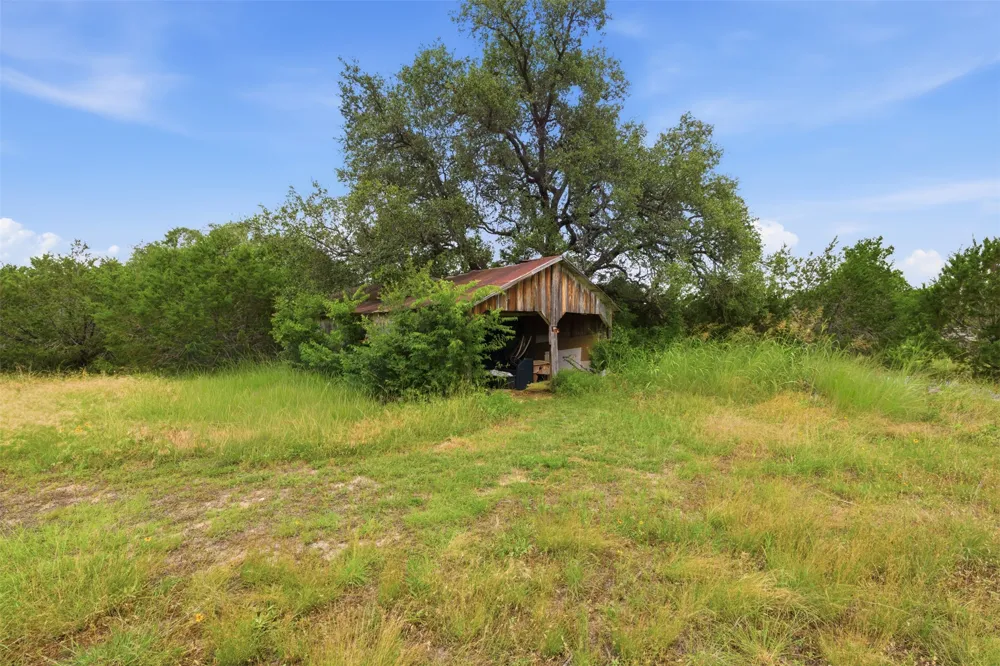 7020 CR 211 Florence, TX 76527