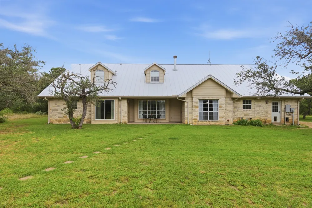 7020 CR 211 Florence, TX 76527