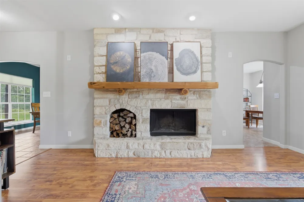 7020 CR 211 Florence, TX 76527