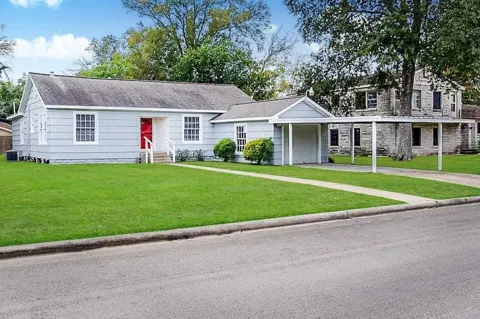 105 Live Oak Street