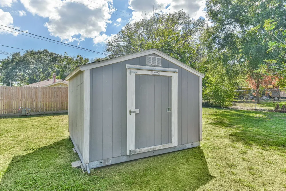 105 Live Oak Street Baytown, TX 77520