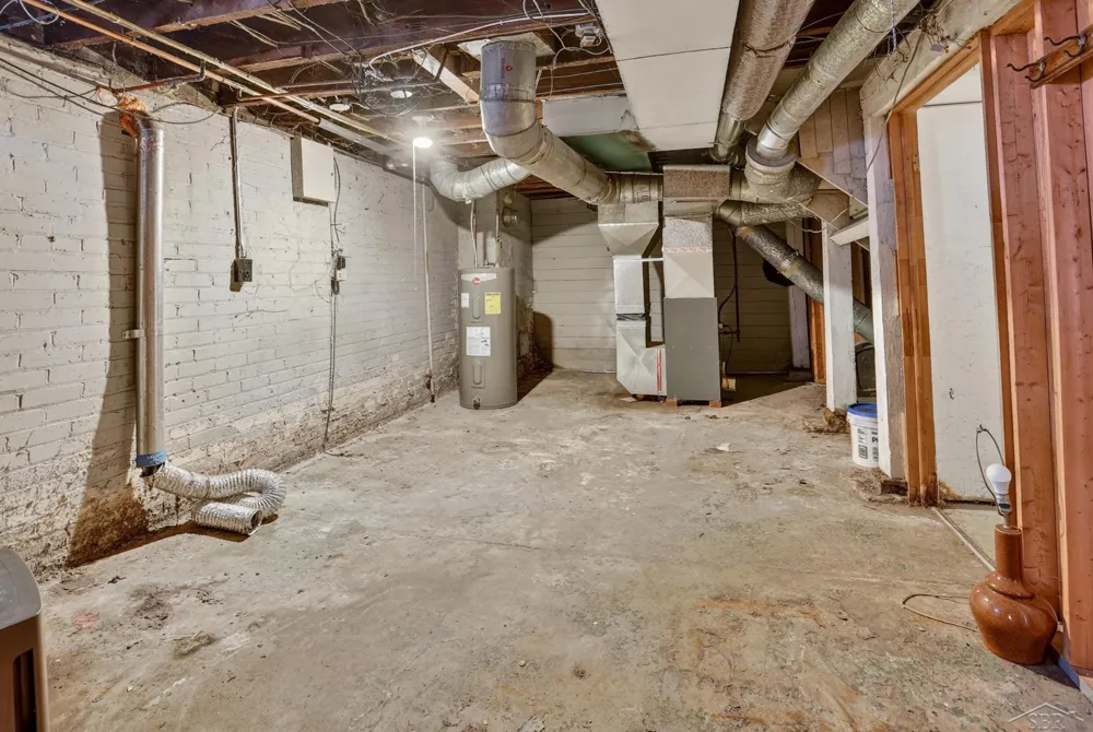 1118 E Holland Avenue Saginaw City, MI 48601