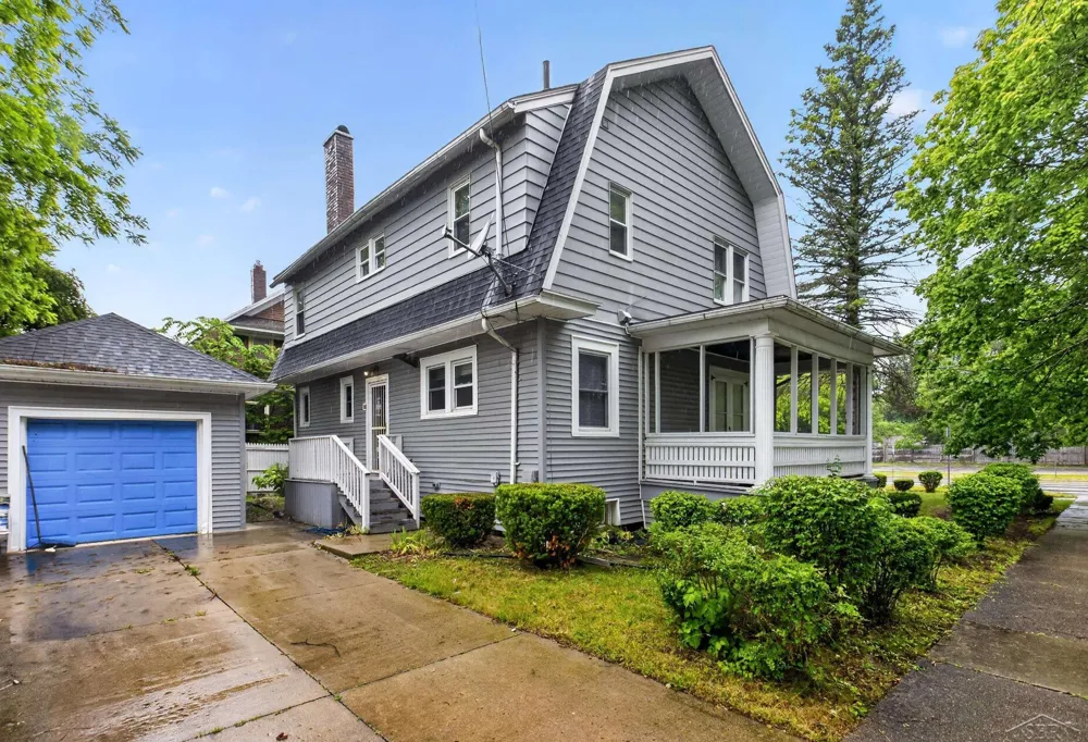 1118 E Holland Avenue Saginaw City, MI 48601