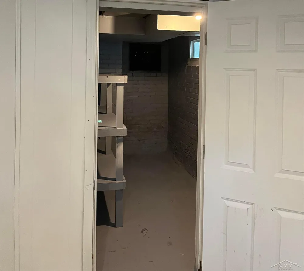 1118 E Holland Avenue Saginaw City, MI 48601