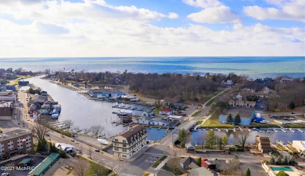 5223 Seawall Court South Haven Charter Township, MI 49090