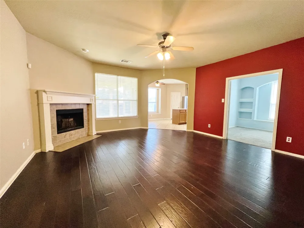 552 Kerry Street Crowley, TX 76036