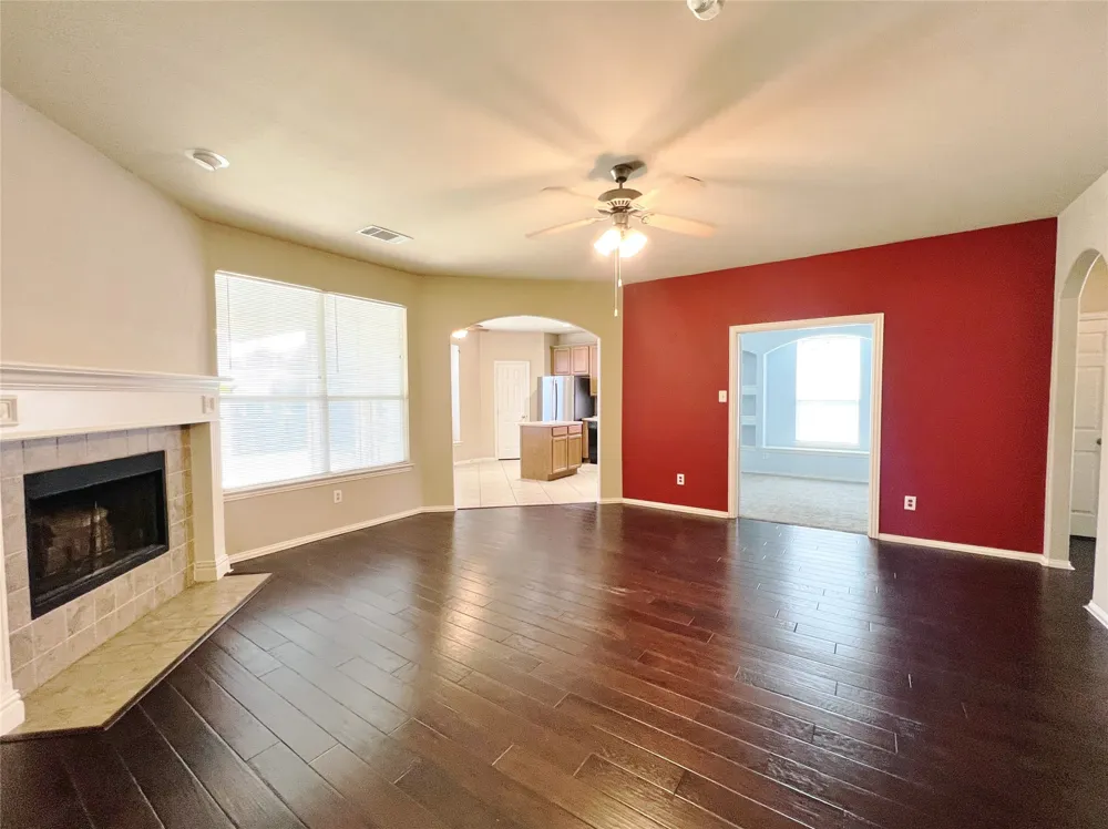 552 Kerry Street Crowley, TX 76036