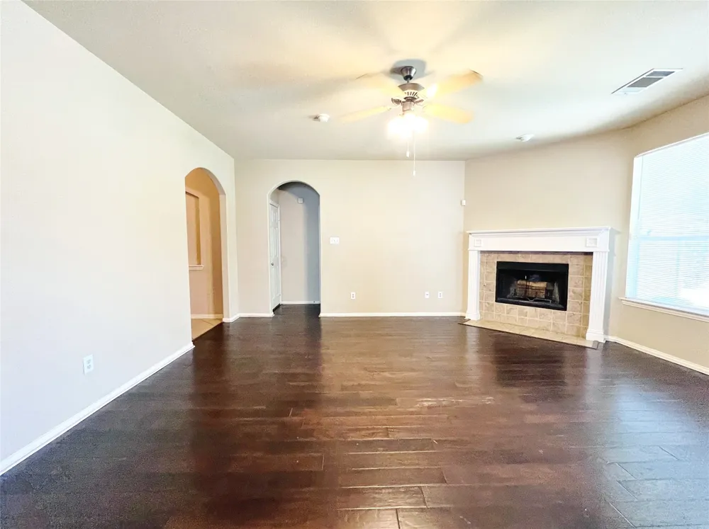 552 Kerry Street Crowley, TX 76036