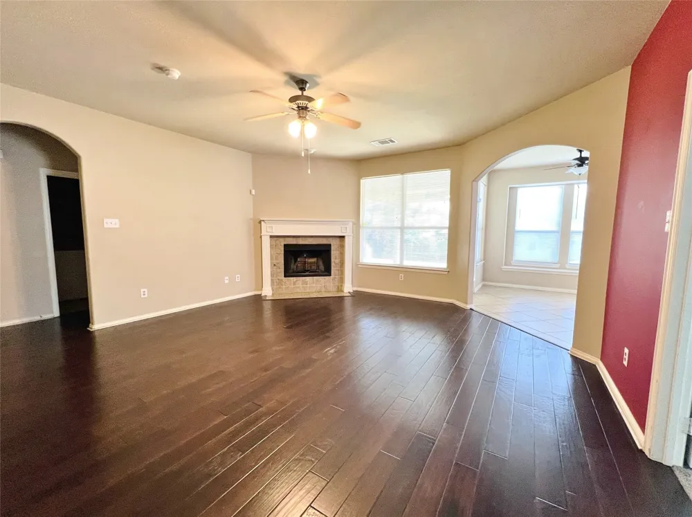 552 Kerry Street Crowley, TX 76036