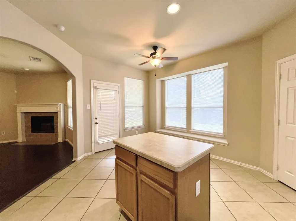 552 Kerry Street Crowley, TX 76036