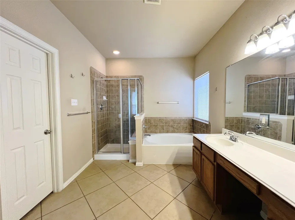 552 Kerry Street Crowley, TX 76036