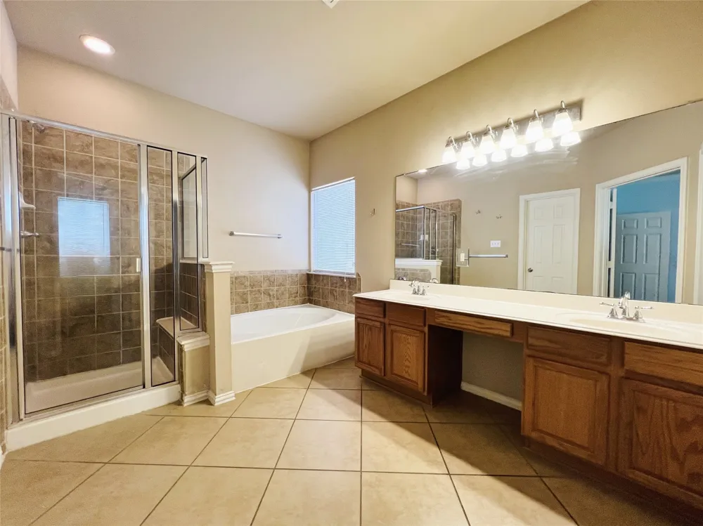 552 Kerry Street Crowley, TX 76036