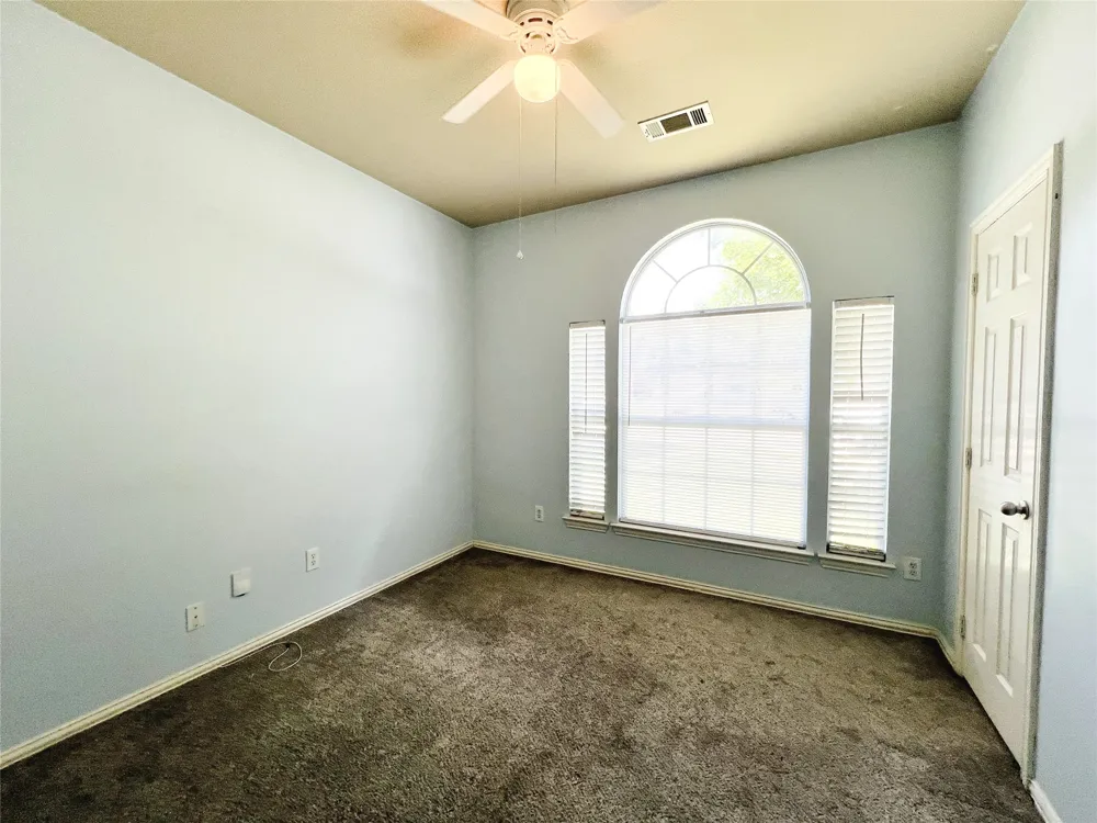 552 Kerry Street Crowley, TX 76036