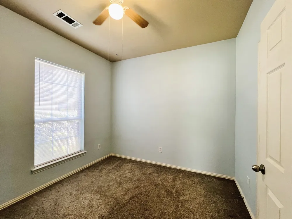 552 Kerry Street Crowley, TX 76036
