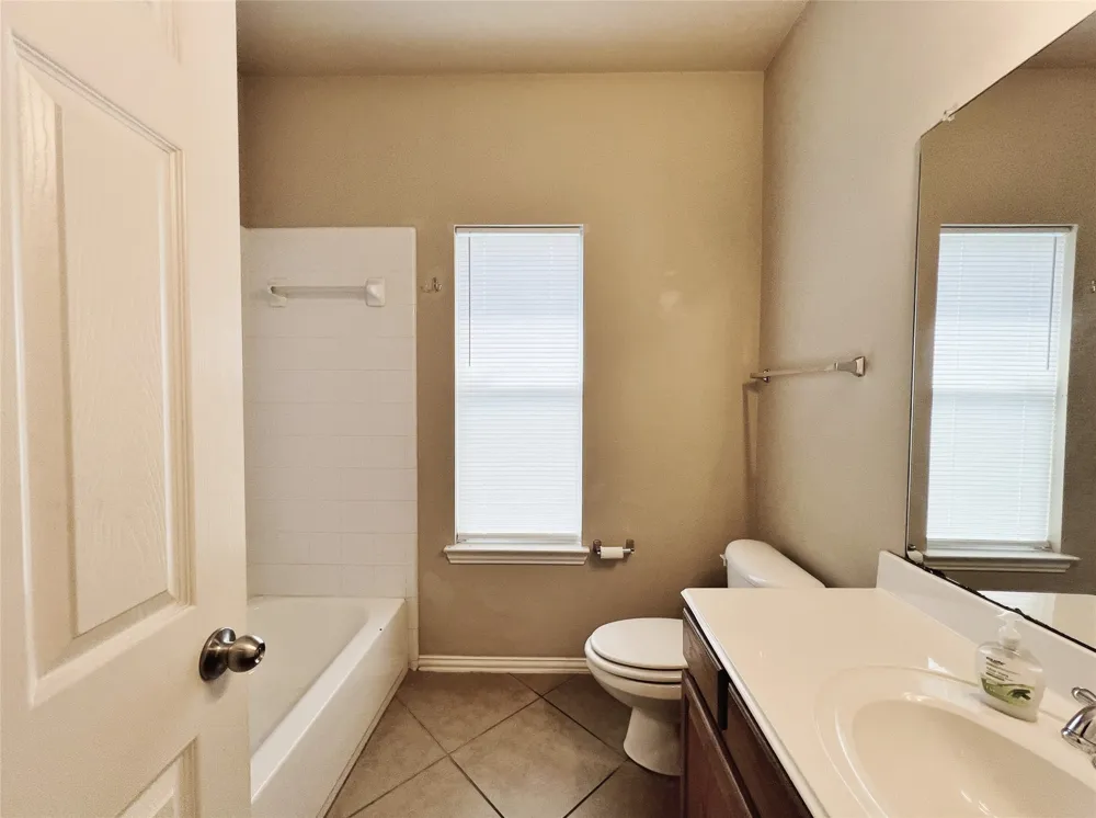 552 Kerry Street Crowley, TX 76036