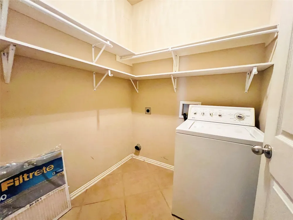 552 Kerry Street Crowley, TX 76036