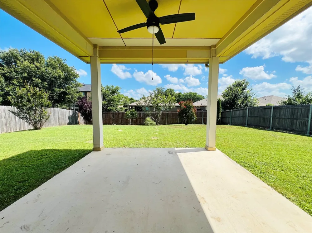 552 Kerry Street Crowley, TX 76036