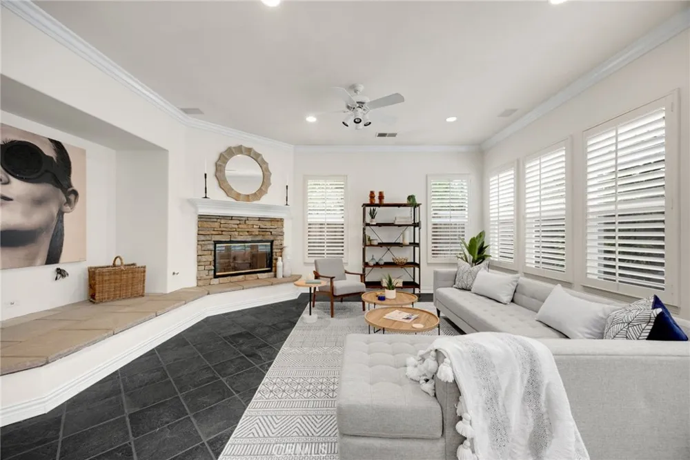 8040 Corte Sasafras Carlsbad, CA 92009