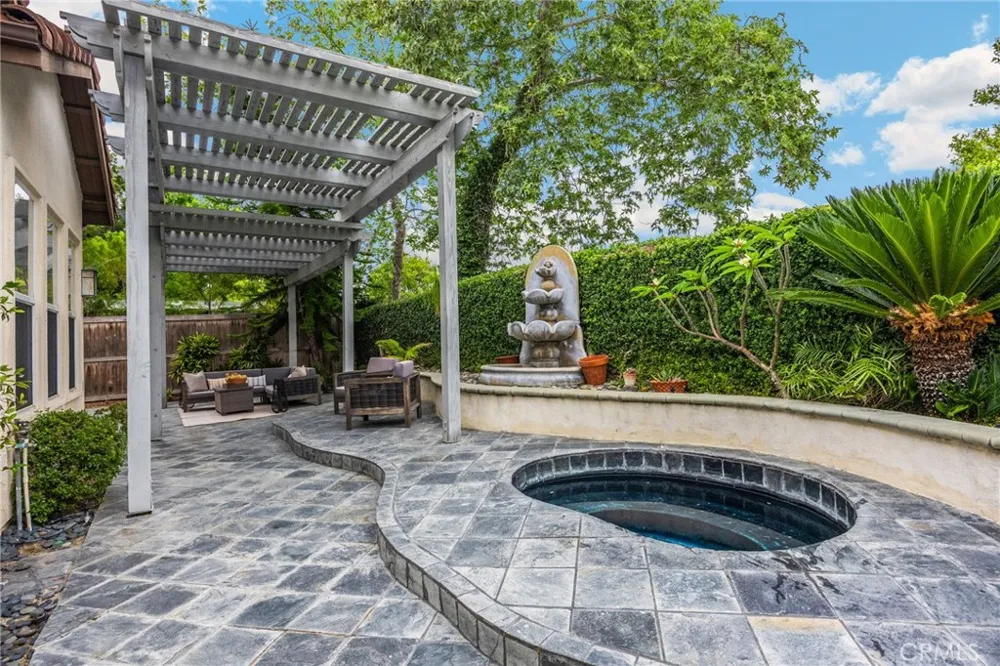 8040 Corte Sasafras Carlsbad, CA 92009