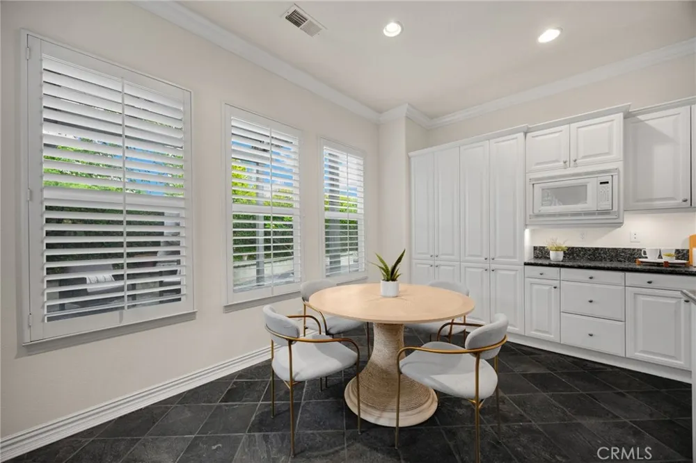 8040 Corte Sasafras Carlsbad, CA 92009
