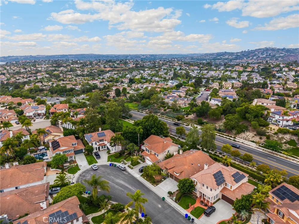 8040 Corte Sasafras Carlsbad, CA 92009