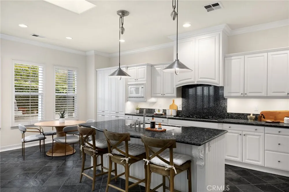 8040 Corte Sasafras Carlsbad, CA 92009