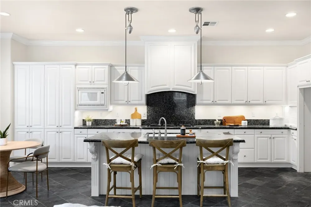 8040 Corte Sasafras Carlsbad, CA 92009