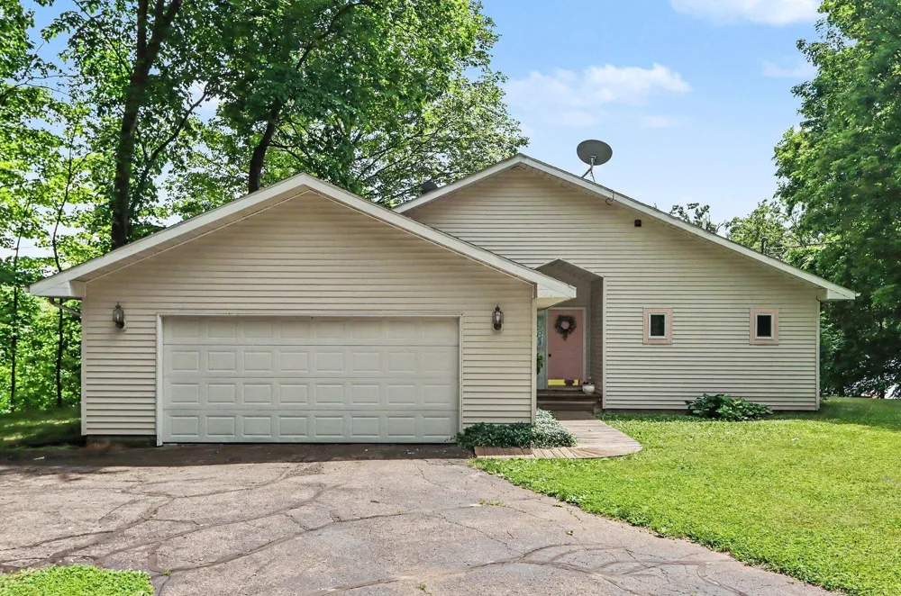 47135 Lakeview Drive Lawrence, MI 49064