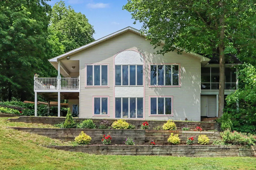 47135 Lakeview Drive Lawrence, MI 49064