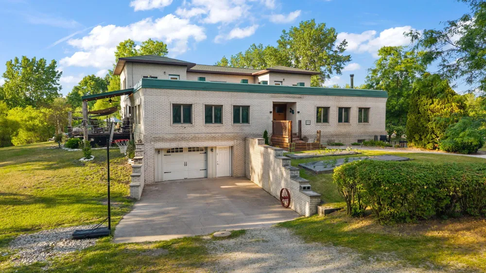 10792 600 E Demotte, IN 46310