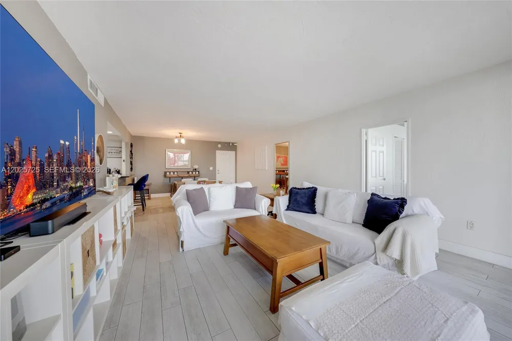 10350 W Bay Harbor Dr #4R Bay Harbor Islands, FL 33154