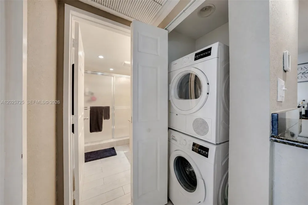 10350 W Bay Harbor Dr #4R Bay Harbor Islands, FL 33154