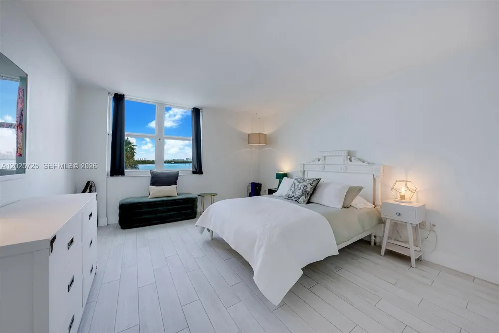 10350 W Bay Harbor Dr #4R Bay Harbor Islands, FL 33154