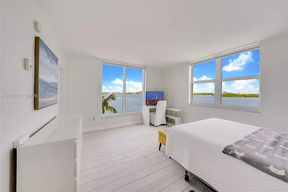 10350 W Bay Harbor Dr #4R Bay Harbor Islands, FL 33154