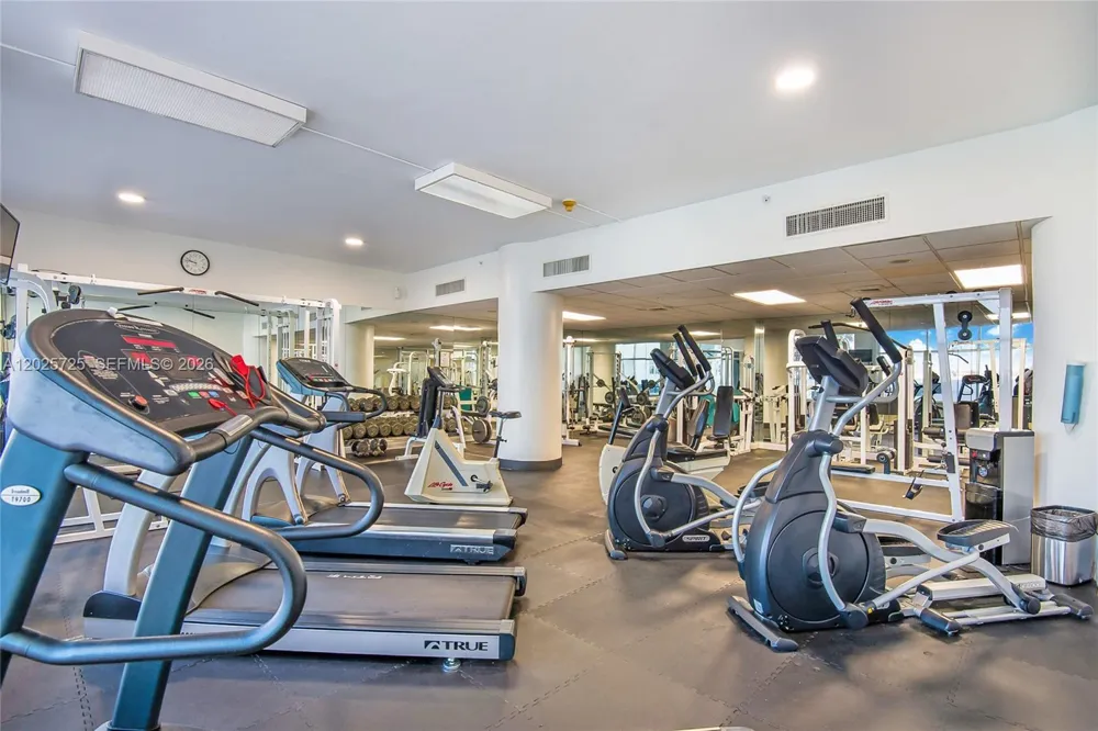 10350 W Bay Harbor Dr #4R Bay Harbor Islands, FL 33154