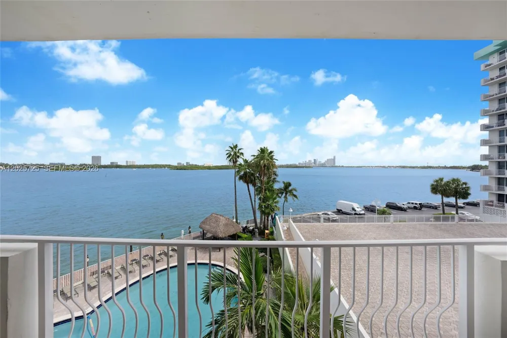 10350 W Bay Harbor Dr #4R Bay Harbor Islands, FL 33154