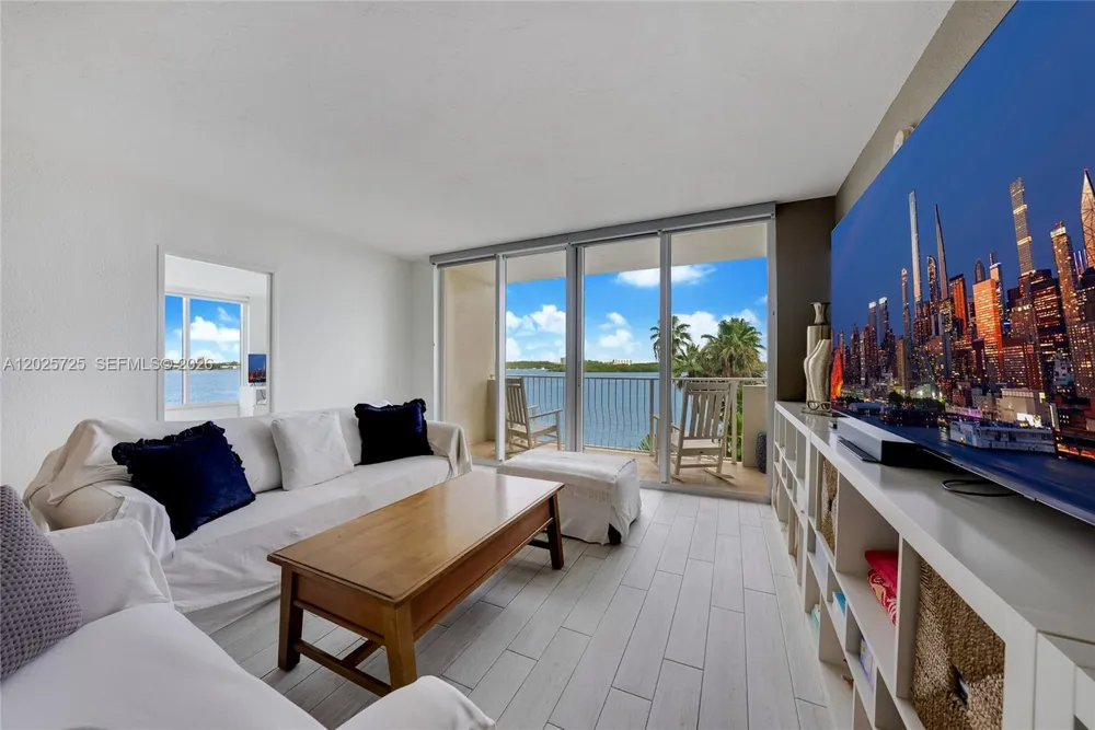 10350 W Bay Harbor Dr #4R Bay Harbor Islands, FL 33154